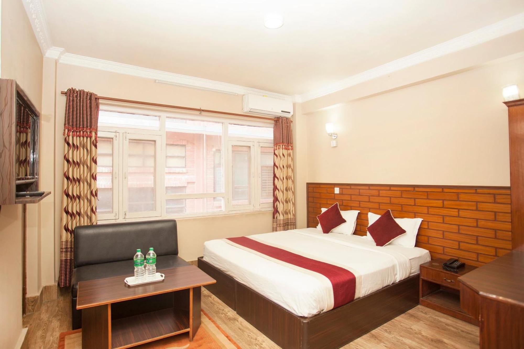 โอโย 374 โฮเต็ล ฮอลิเดย์ทัช ลิมิเต็ด Hotel กาฐมาณฑุ ภายนอก รูปภาพ