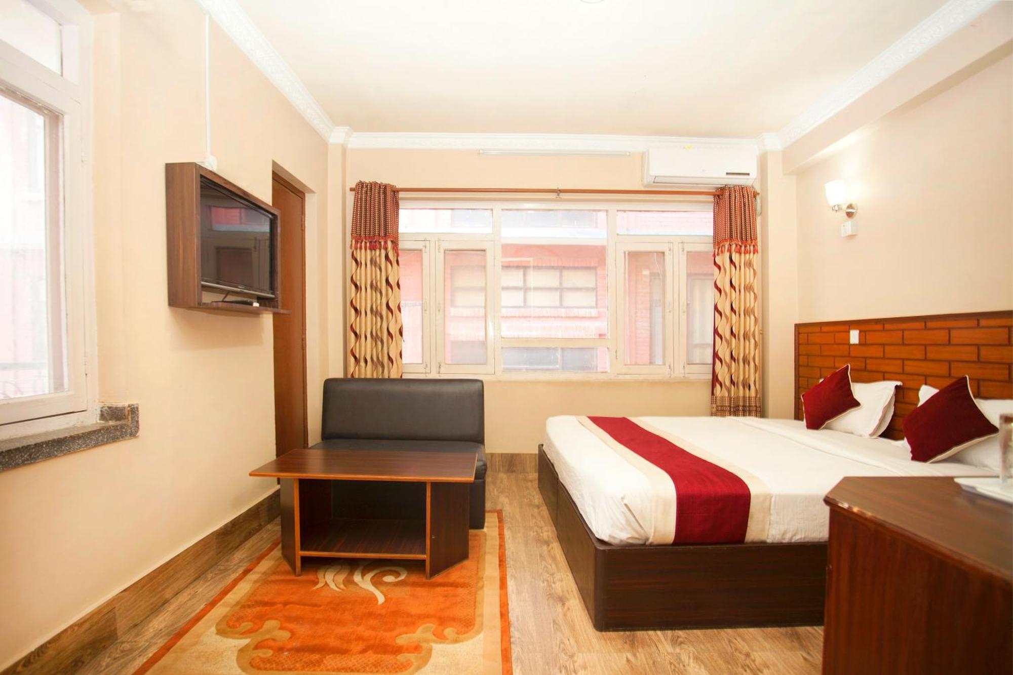 โอโย 374 โฮเต็ล ฮอลิเดย์ทัช ลิมิเต็ด Hotel กาฐมาณฑุ ภายนอก รูปภาพ
