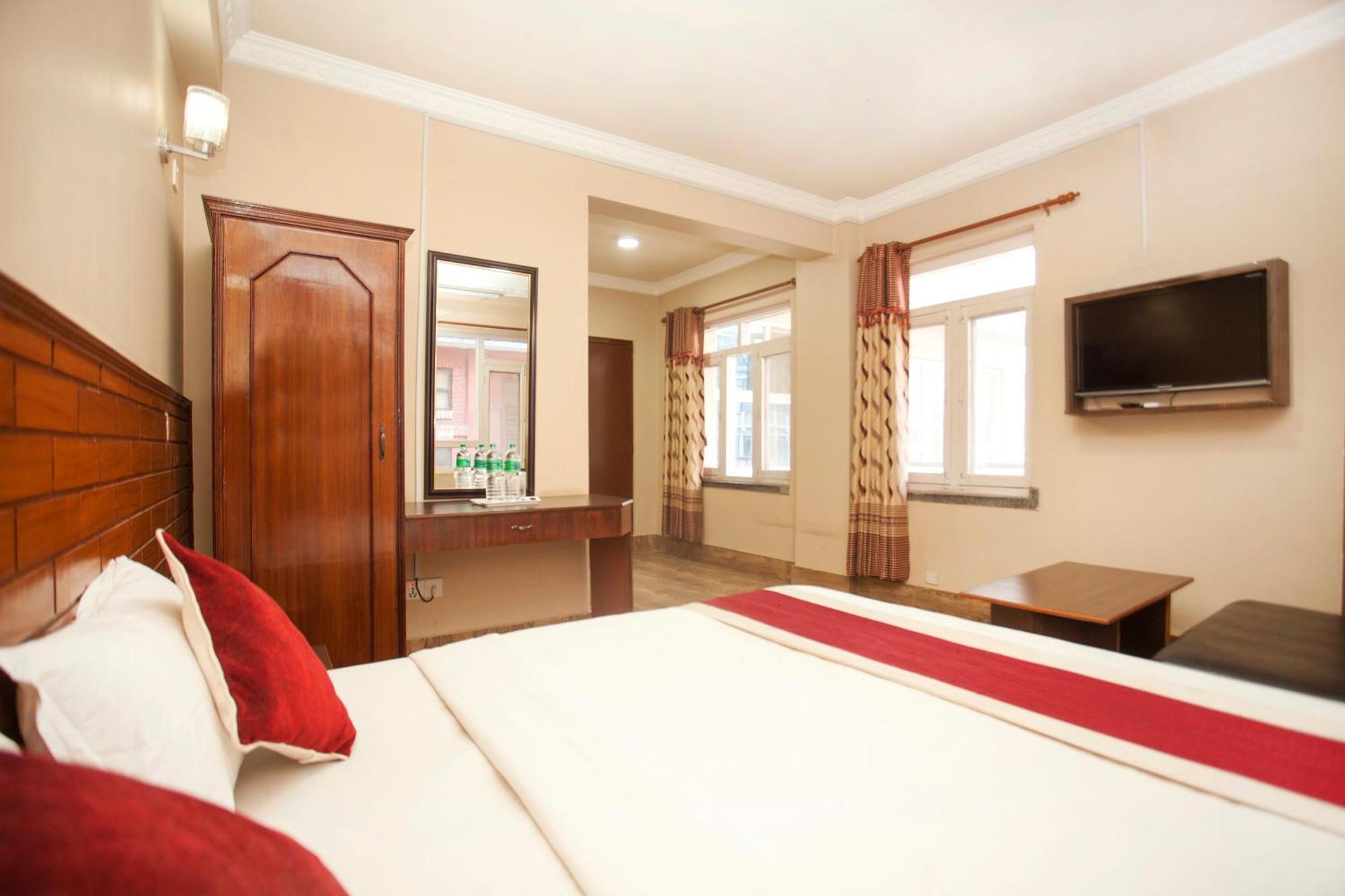 โอโย 374 โฮเต็ล ฮอลิเดย์ทัช ลิมิเต็ด Hotel กาฐมาณฑุ ภายนอก รูปภาพ