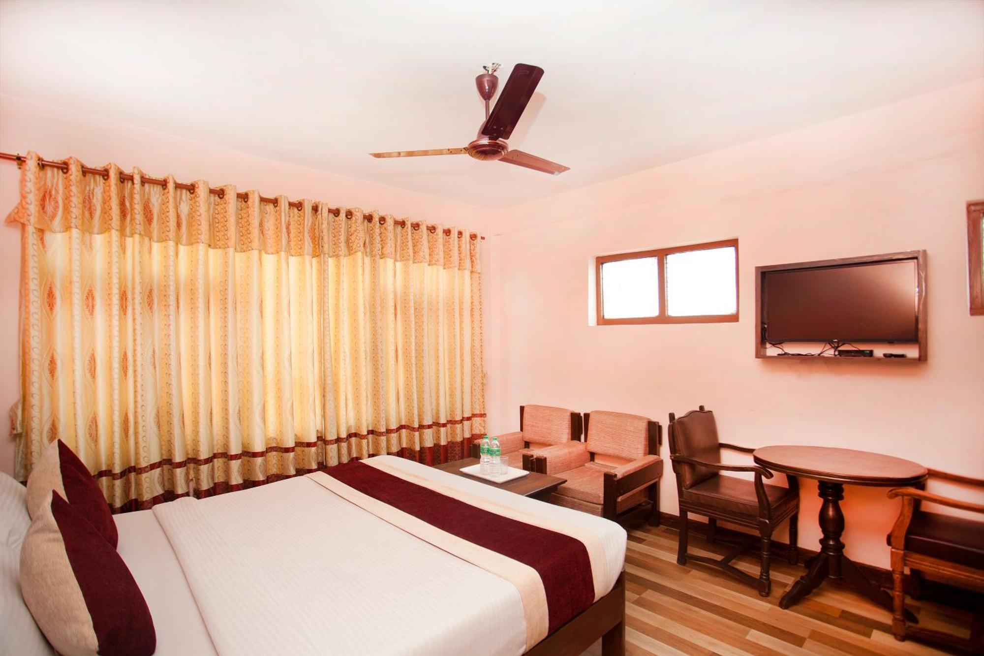 โอโย 374 โฮเต็ล ฮอลิเดย์ทัช ลิมิเต็ด Hotel กาฐมาณฑุ ภายนอก รูปภาพ